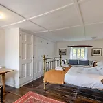 4 Bed In Oc-s33928 Holiday home