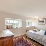 4 Bed In Oc-s33928 Holiday home
